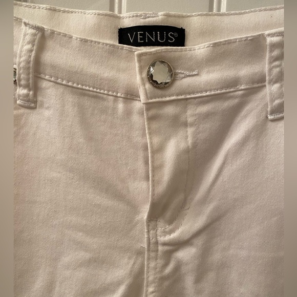 NWOT Women’s Venus White Skinny Jeans Size 10 with Floral Decals on the Legs - Picture 8 of 9